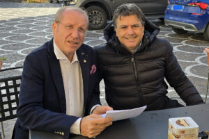 Presentato a Bova, durante “La Notte delle Stelle”, il nuovo libro di <strong>Massimo Tigani Sava</strong>: “L’Alberello Enotrio”